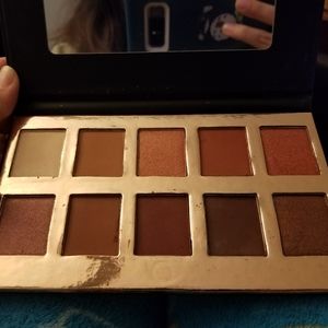 Crown eyeshadow palette